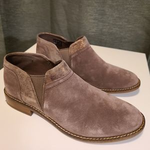 Clarks ultimate comfort collection suede bronze metallic ankle boots size 9.5